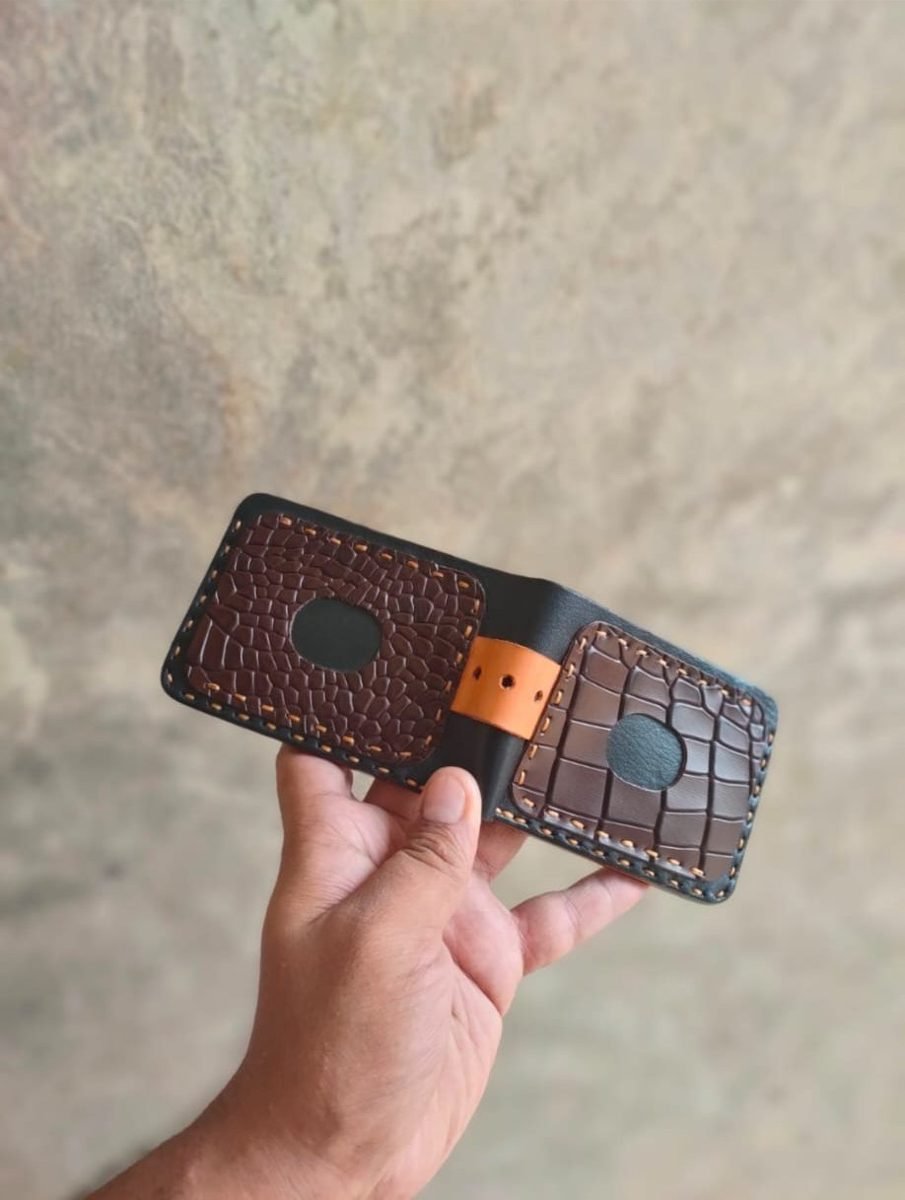 Croc-Embossed Bifold Wallet - view 8