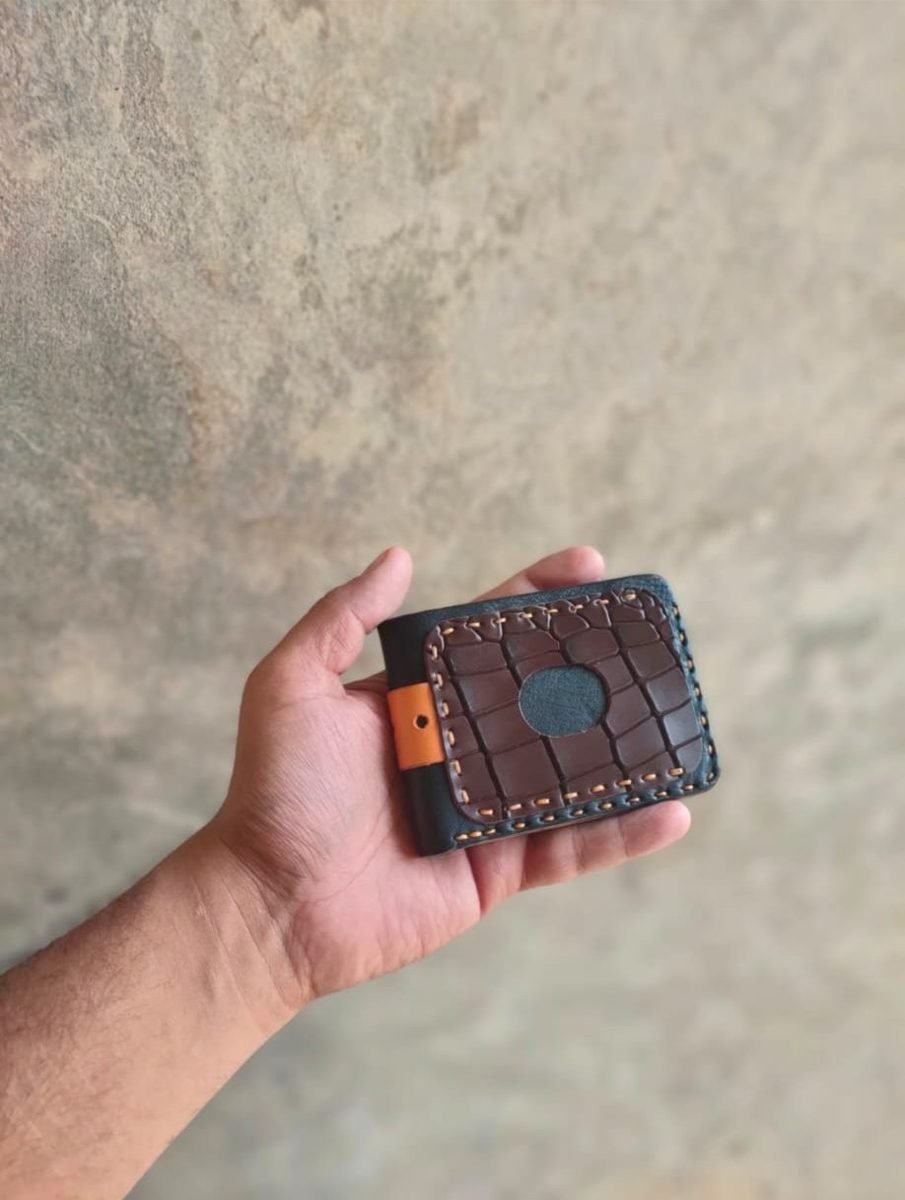Croc-Embossed Bifold Wallet - view 9